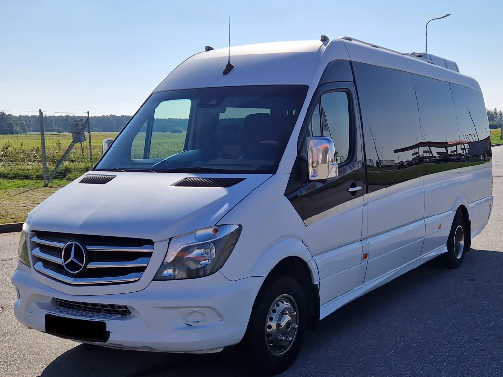 Mercedes-Benz Sprinter 20 vietų mikroautobuso priekinis šoninis vaizdas