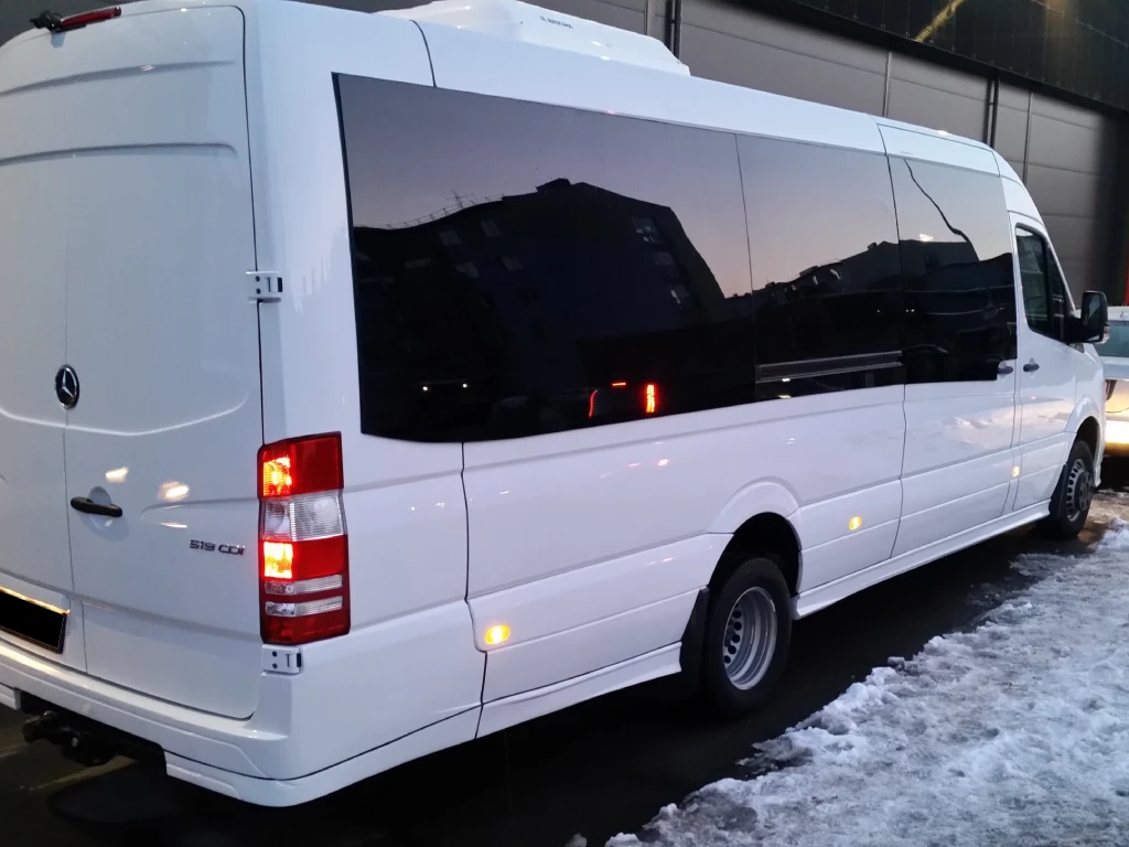 Mercedes-Benz Sprinter M3 27 vietų mikroautobuso galinis šoninis vaizdas
