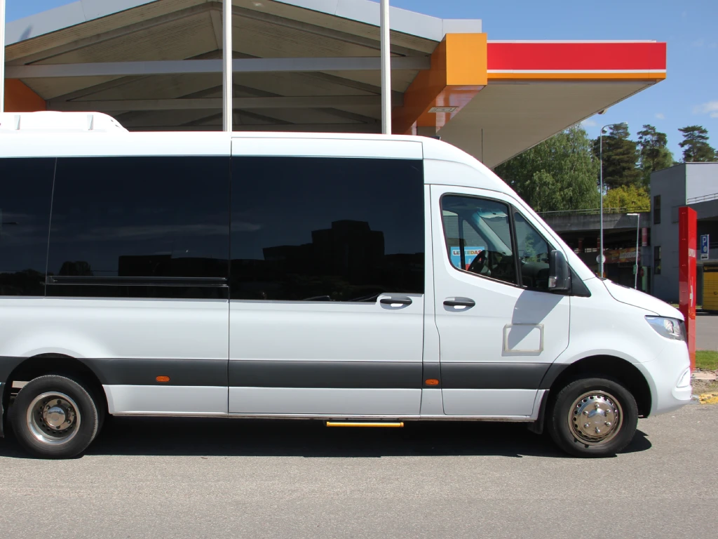 Mercedes-Benz Sprinter 27 vietų mikroautobuso šoninis vaizdas