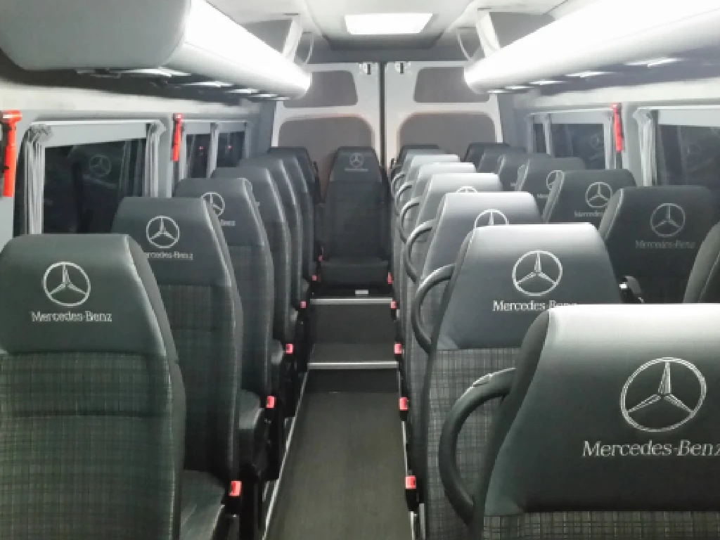 Mercedes-Benz Sprinter M3 27 vietų mikroautobuso salonas