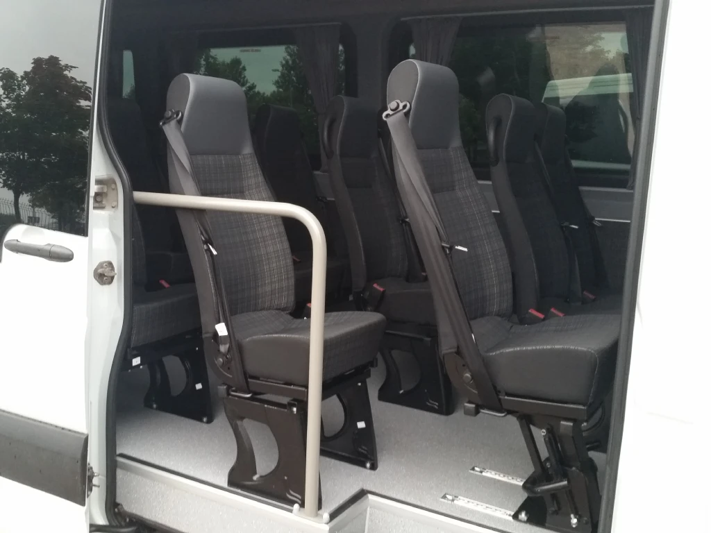 Mercedes-Benz Sprinter 30 vietų mikroautobuso įlipimas ir sėdynės