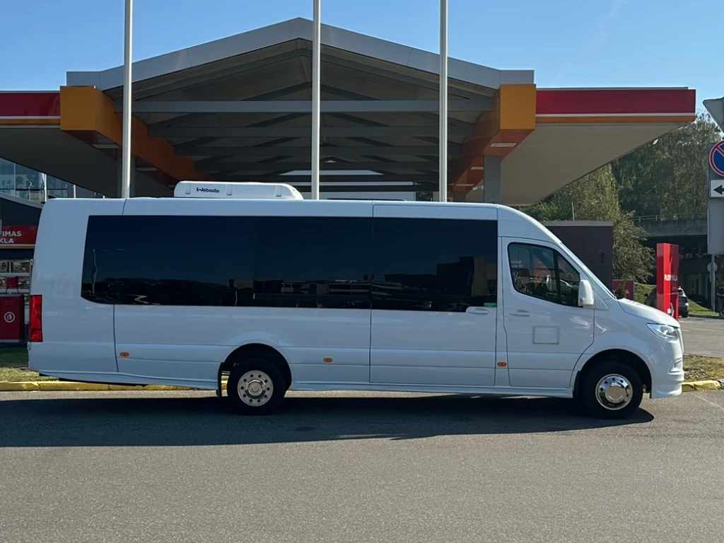 Mercedes-Benz Sprinter 30 vietų mikroautobuso šoninis vaizdas
