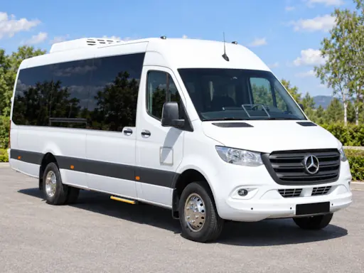 Mercedes Sprinter 2019 27 vietų mikroautobusas iš priekio